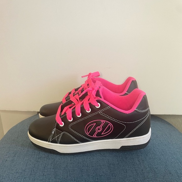 Heelys Other - Heelys Girl Synthetic Upper Skate Shoes in a size 5 in black and pink